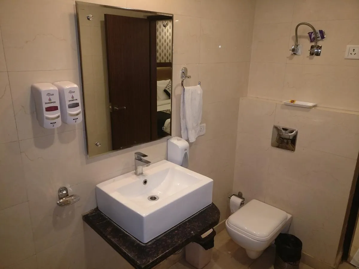 Hotel Pawan Plaza Near Sir Ganga Ram Hospital Deli 3*,  Índia