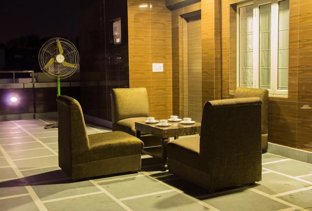 Hotel Pawan Plaza Near Sir Ganga Ram Hospital location