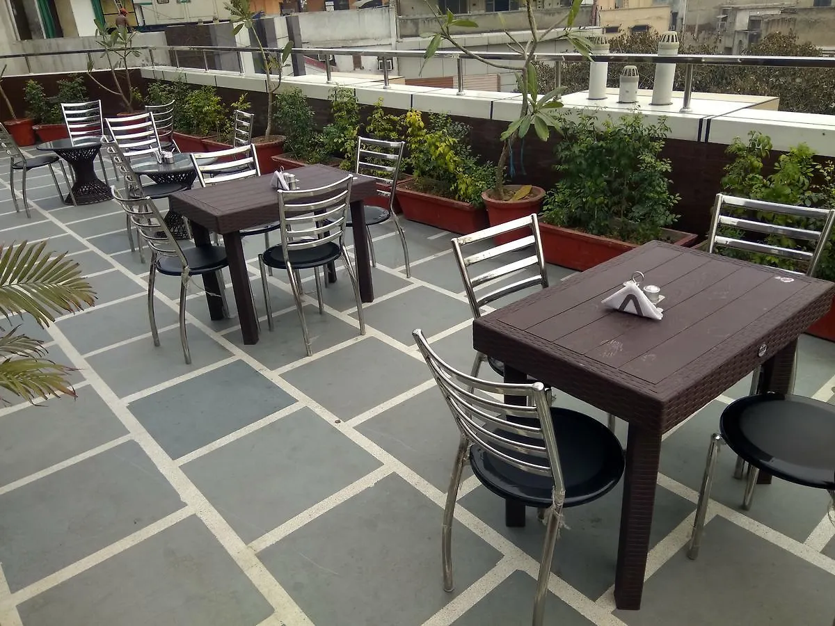 Hotel Pawan Plaza Near Sir Ganga Ram Hospital Delhi  3*, Delhi (National Capital Territory of India)