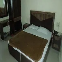 Hotel Pawan Plaza Near Sir Ganga Ram Hospital Dillí